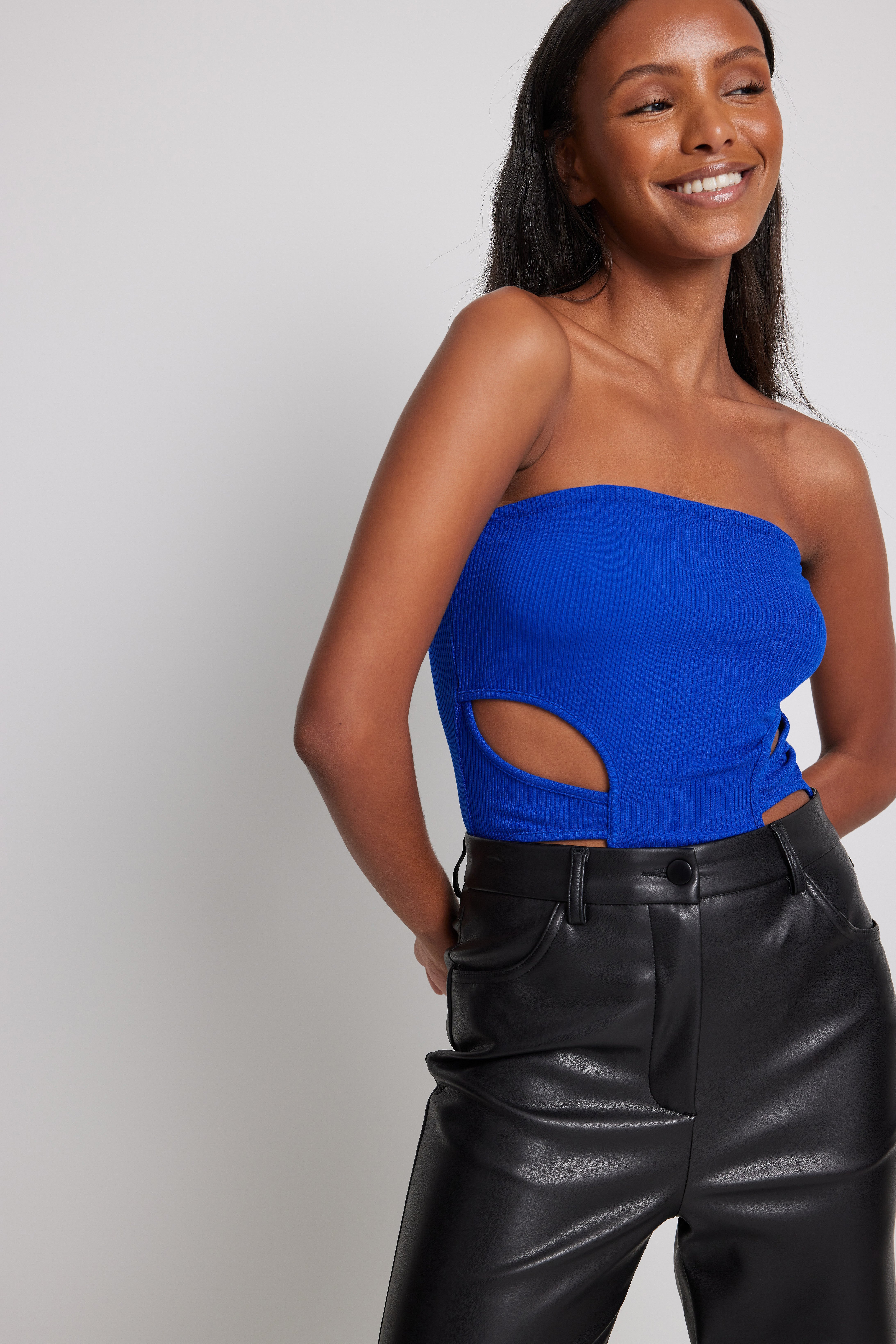 Bandeau-Rippenbody mit Cut-Out
