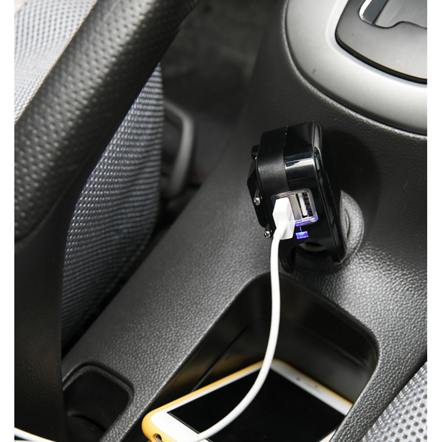 Spannungswandler von 230V/12V auf 5 V inkl. 2 USB 2 Anschlüsse von Norauto, 1 A Sicherung - ATU