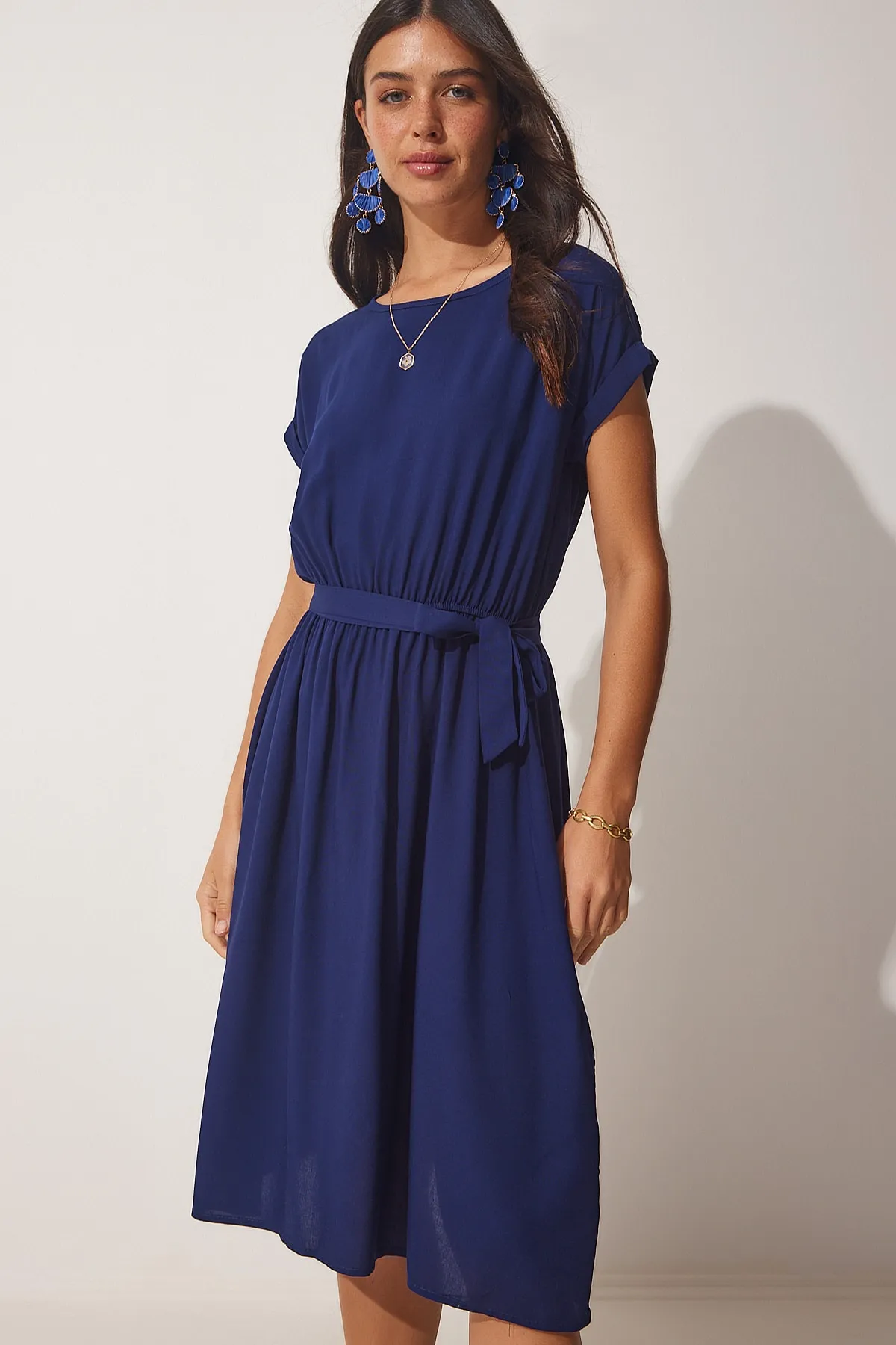 Happiness İstanbul  Marineblaues Damen-Sommerkleid aus Viskose mit Gürtel BH00415