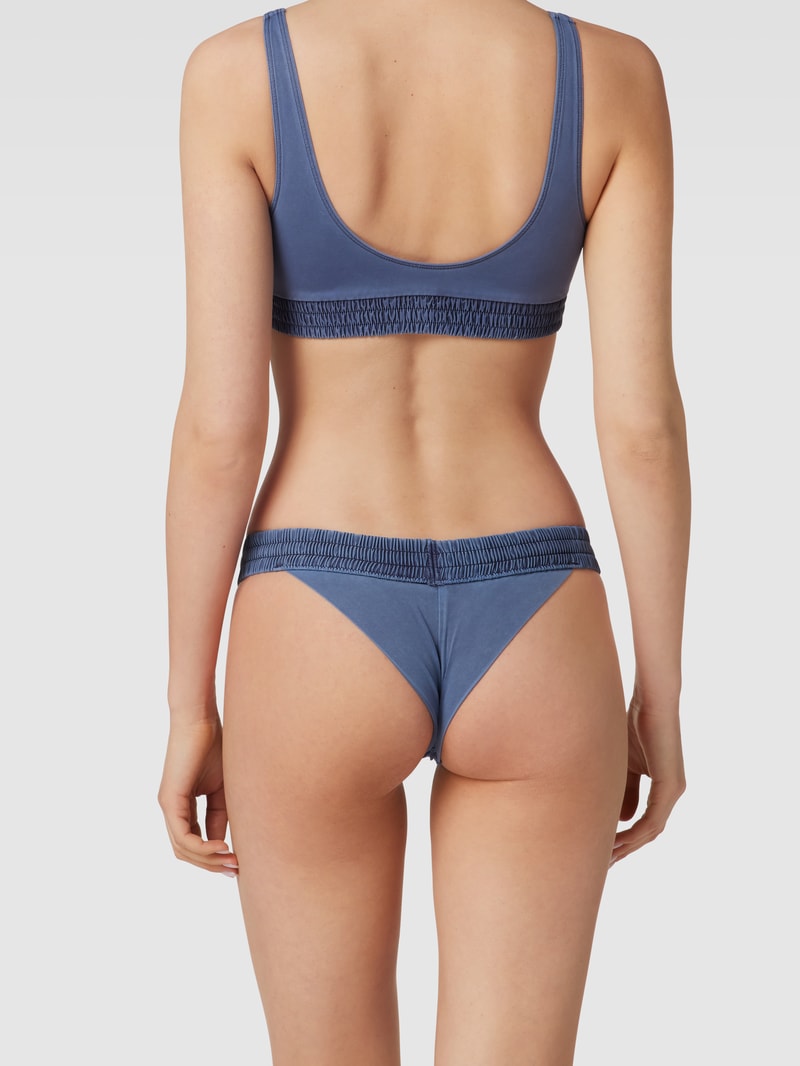 Bikini-Hose mit Label-Patch in hellblau