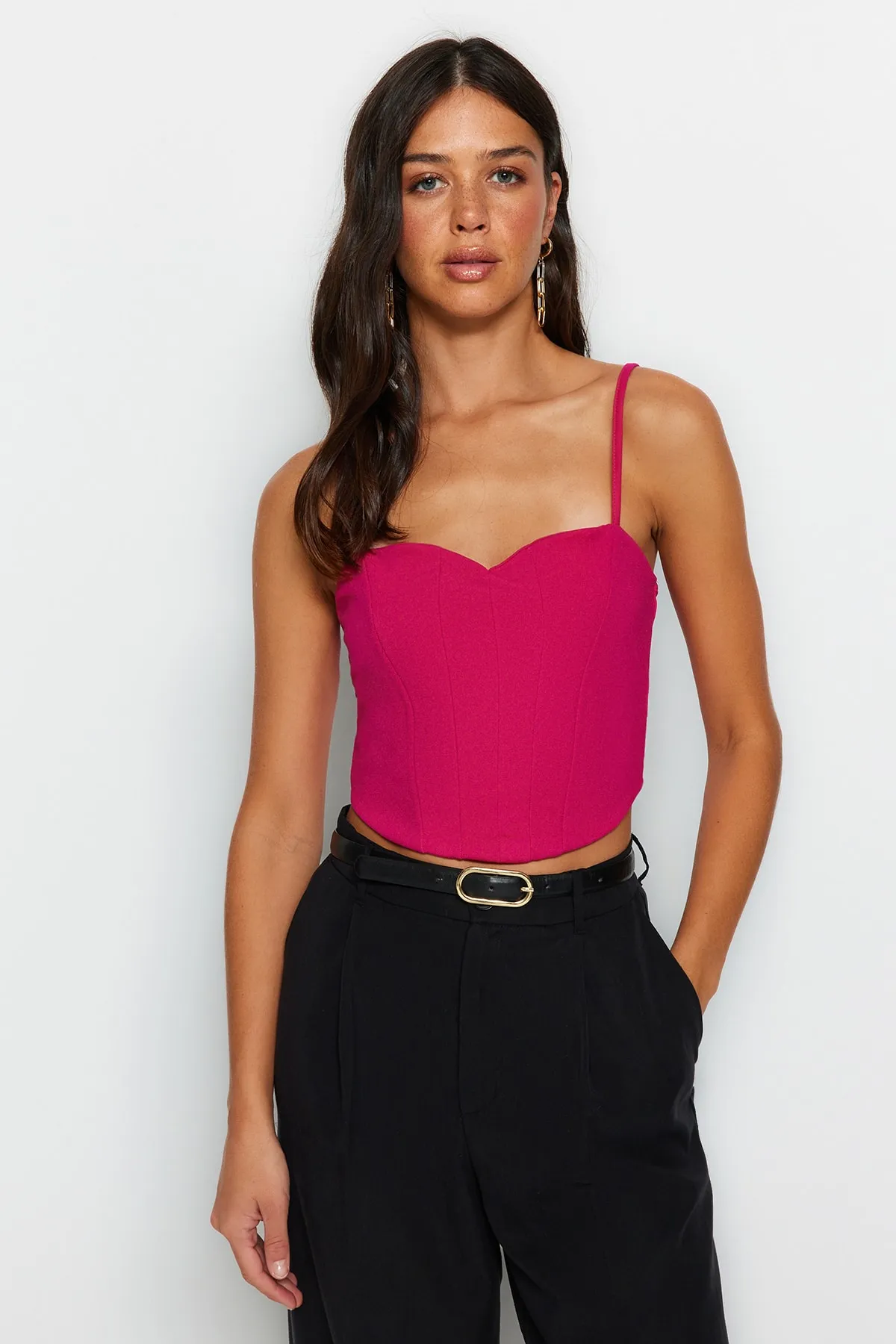 Trendyol Collection  Fuchsiafarbenes, tailliertes Bustier aus Krepp-Strick mit kurzen Trägern TWOSS23BS00036