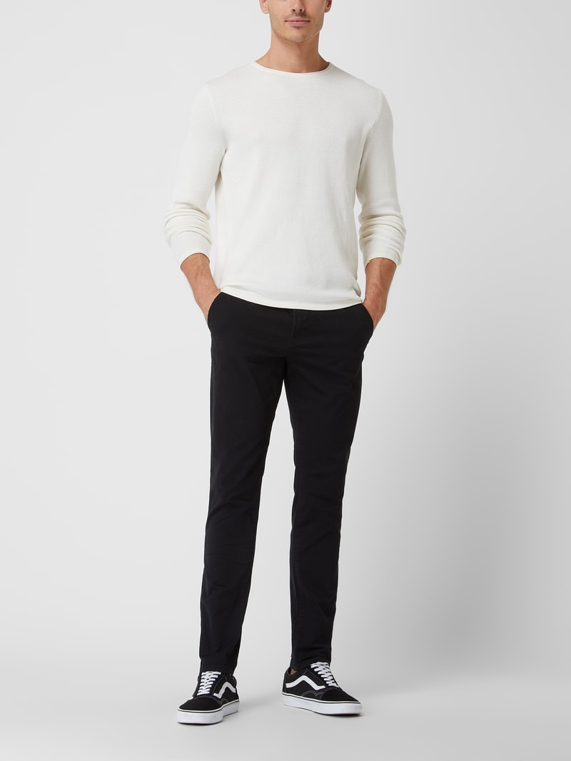 Slim Fit Chino mit Gürtel in schwarz