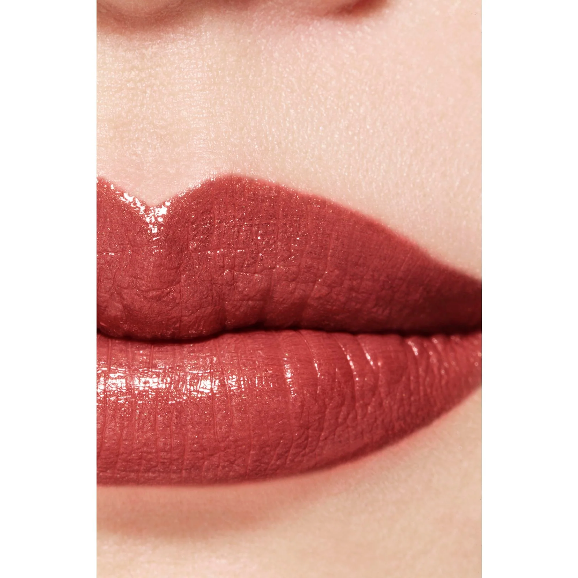 ROUGE ALLURE L'EXTRAIT - O BATOM DE ALTA INTENSIDADE - EXTRATO DE LEVEZA E CUIDADO - RECARREGÁVEL