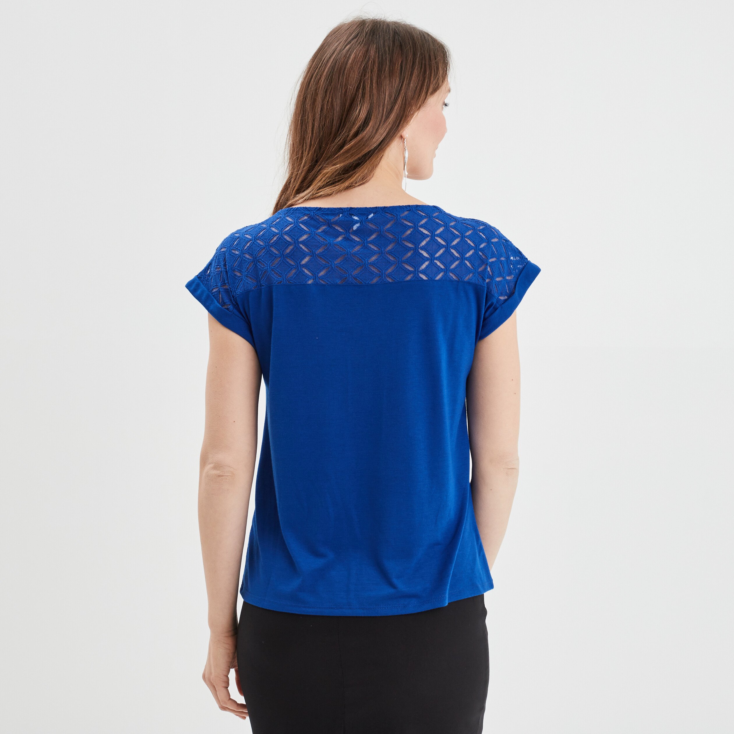 T-shirt col en V dentelle épaules et dos bleu electrique femme | La Halle