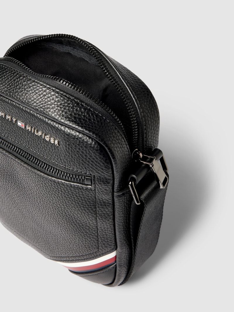 Umhängetasche mit Label-Details Modell 'CENTRAL MINI REPORTER' in schwarz