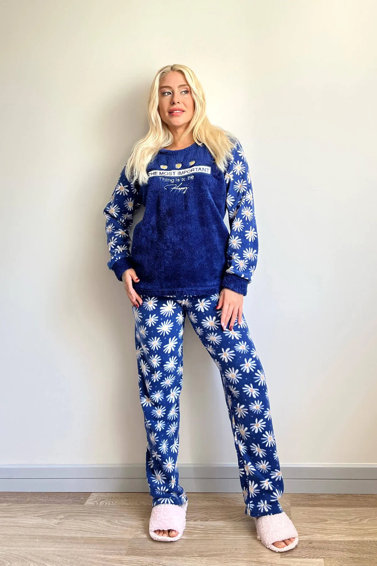 Pijamaevi  Marineblaues, gemustertes Damen-Pyjama-Set „Most Thing“.