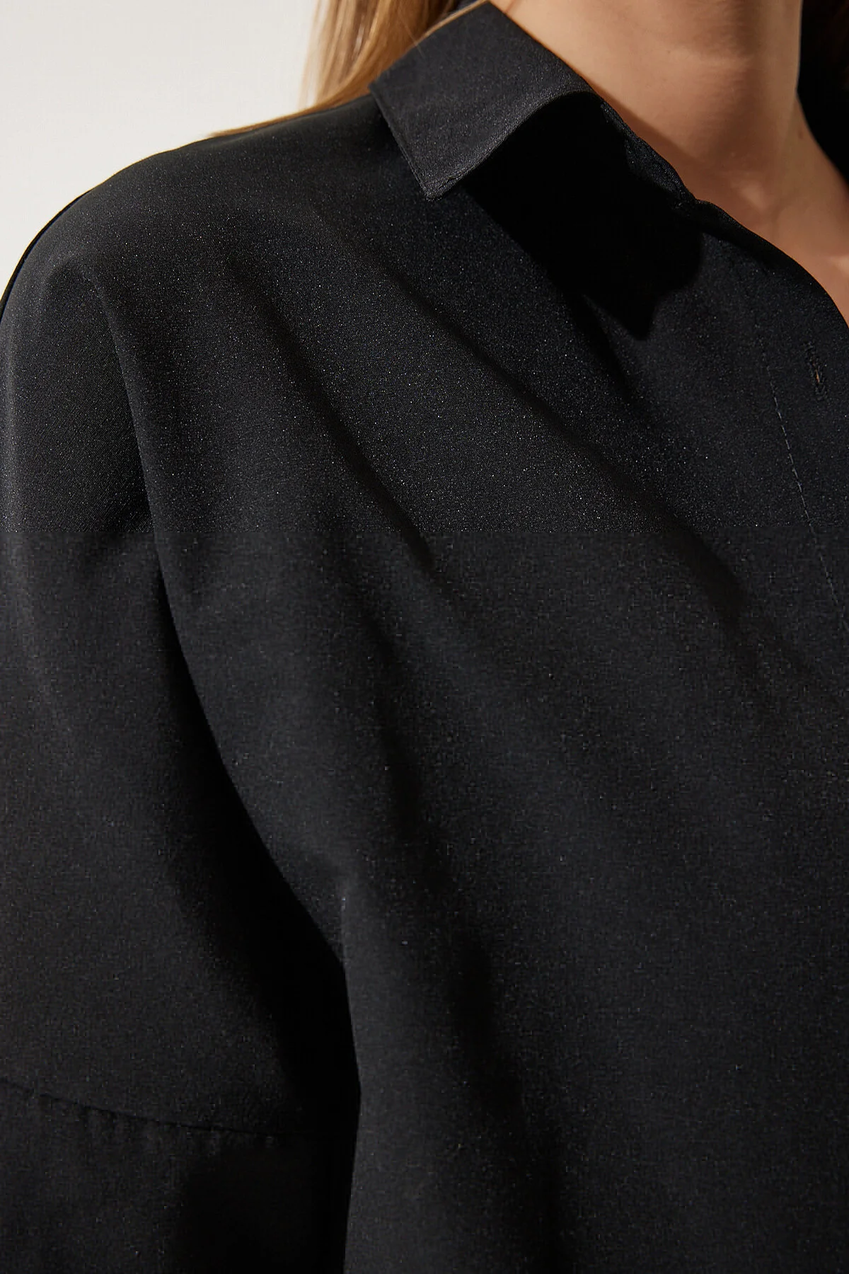 Happiness İstanbul  Schwarzes, langes Oversize-Basic-Shirt für Damen DD00842