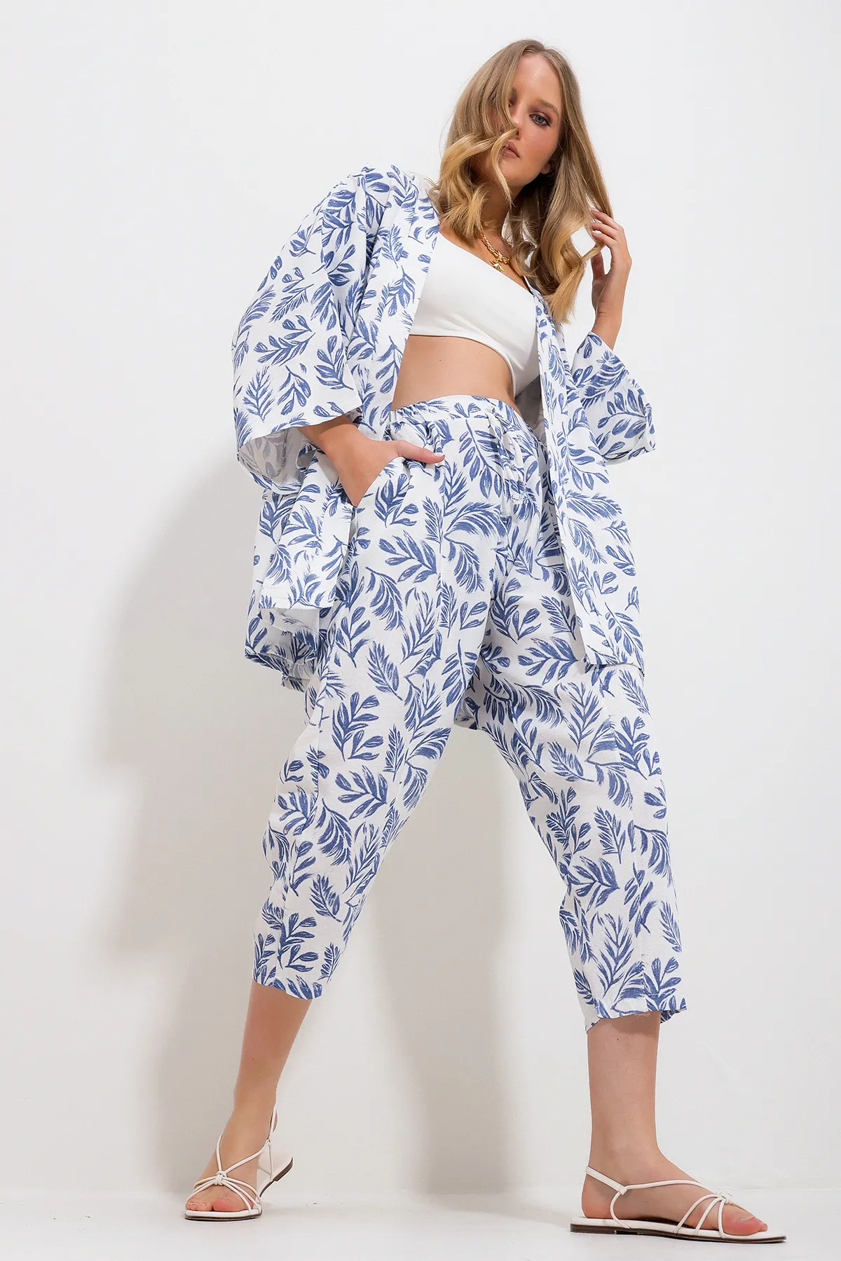 Trend Alaçatı Stili  Damen Blau gemustertes Kimono-Set aus Jacke und Hose aus Leinengewebe, Unterteil und Oberteil Alc-X11753