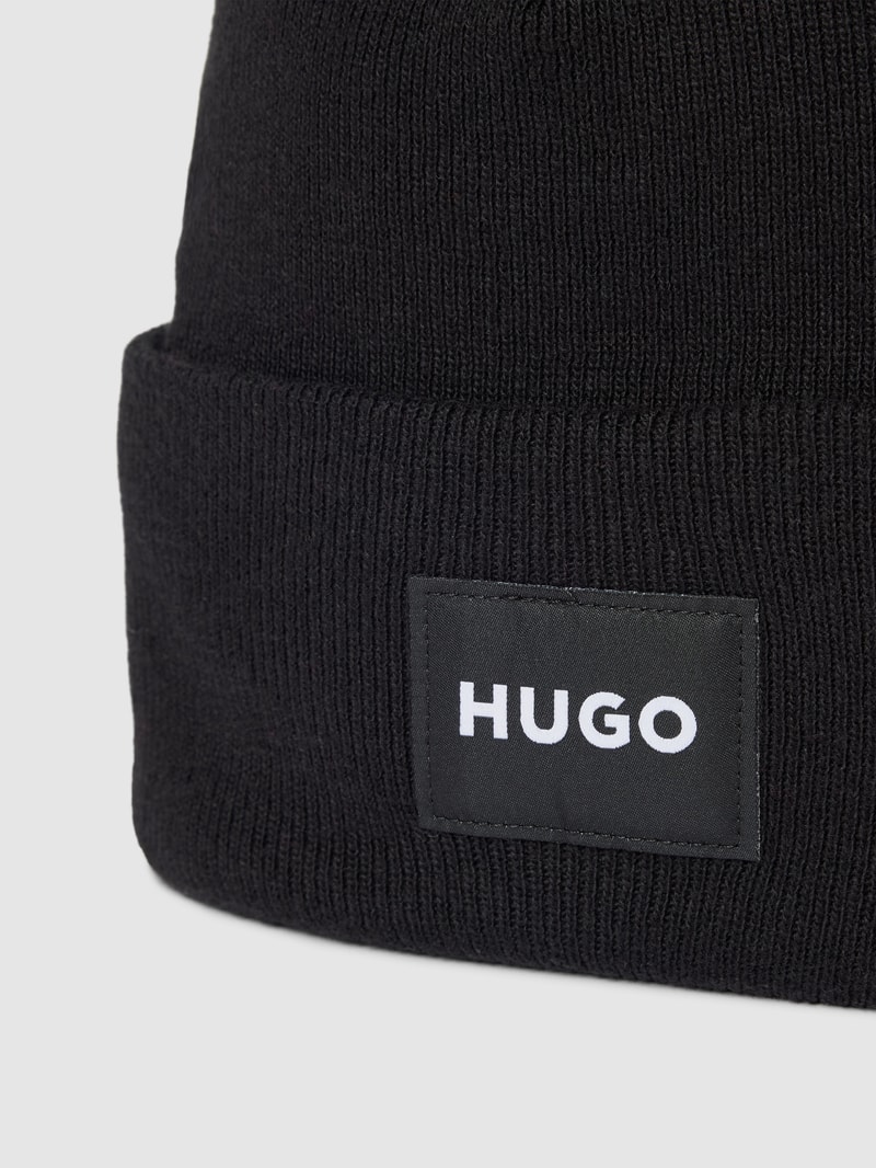 Beanie mit Label-Detail Modell 'Saretta' in schwarz