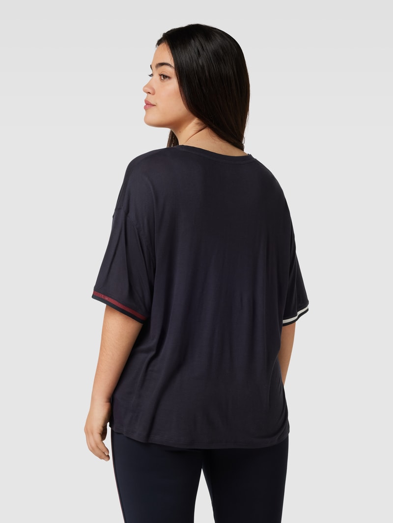 PLUS SIZE T-Shirt mit Kontraststreifen in marineblau