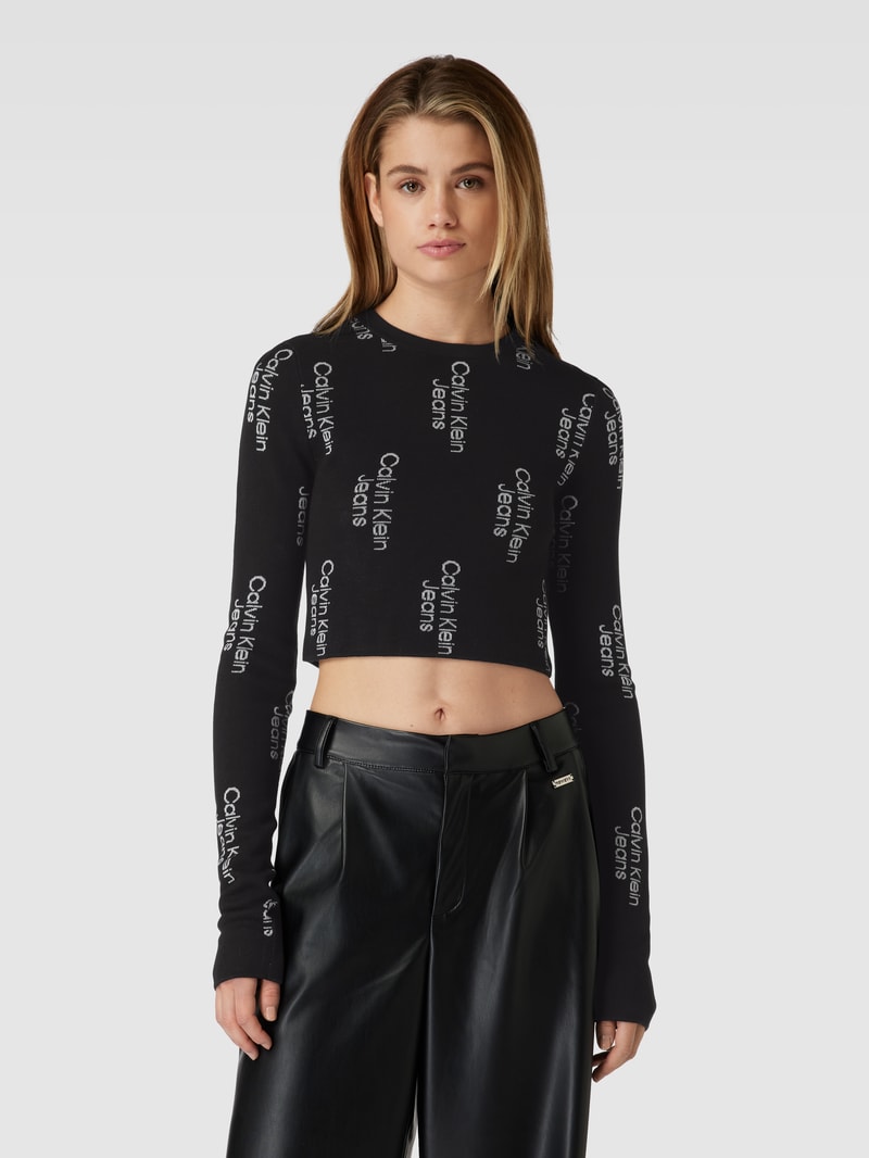 Cropped Stickpullover mit Allover-Label-Muster in black