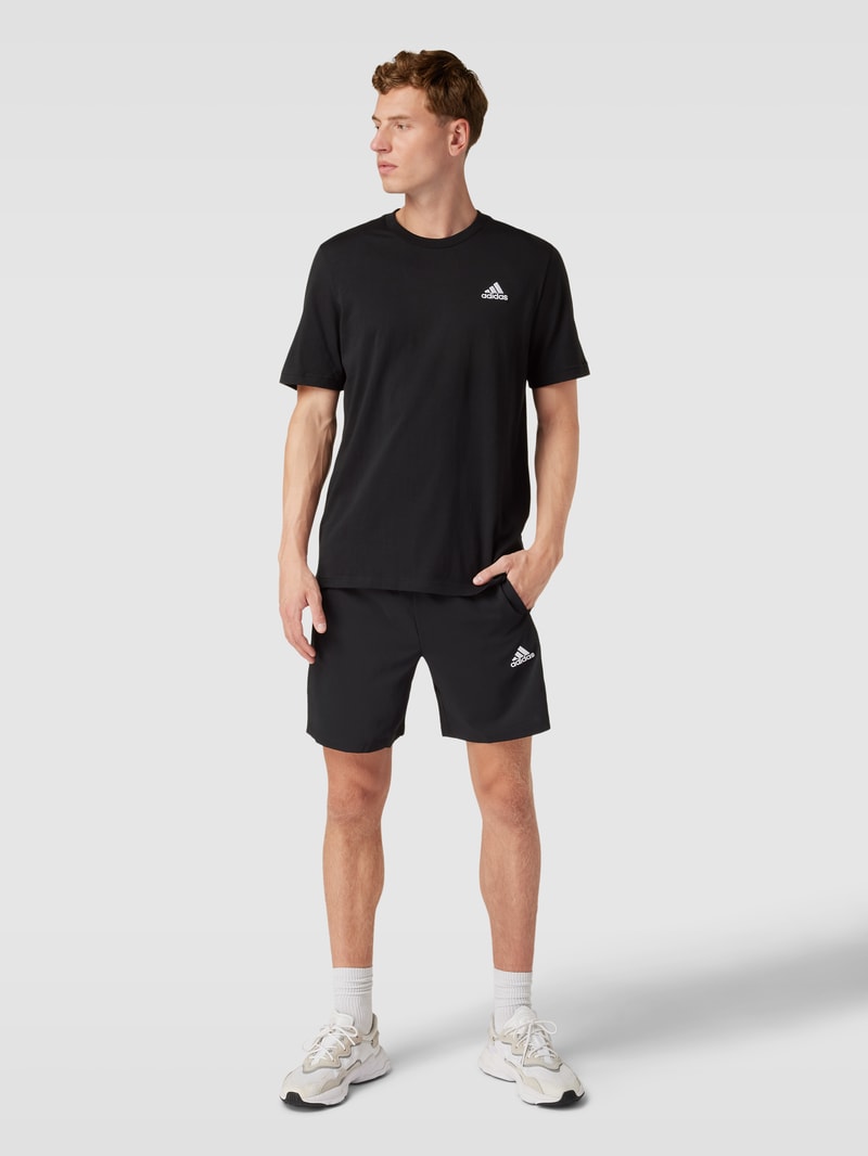 T-Shirt mit Label-Stitching in schwarz