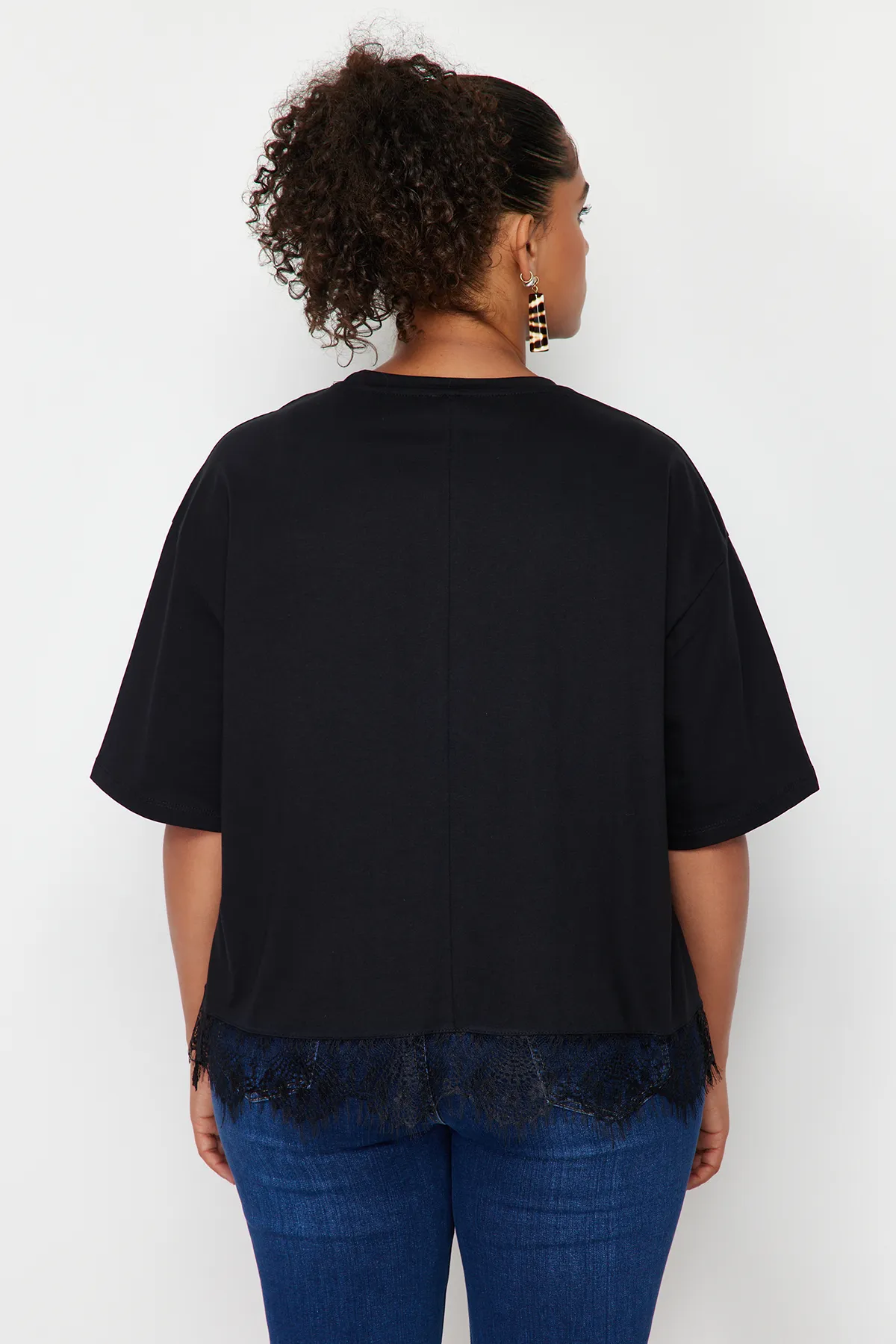 Trendyol Curve  Schwarzes Spitzen-Strick-T-Shirt TBSSS24BF00009