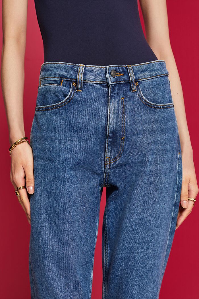 Jeans mit hohem Bund und geradem Beinverlauf