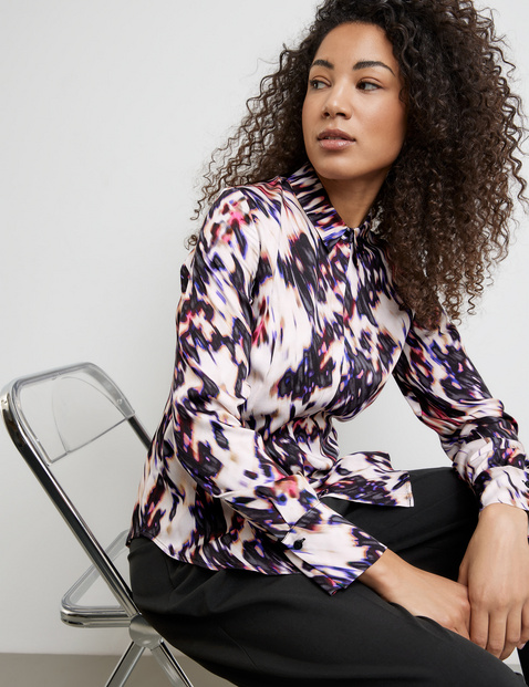 Feine Bluse mit Taillierung
