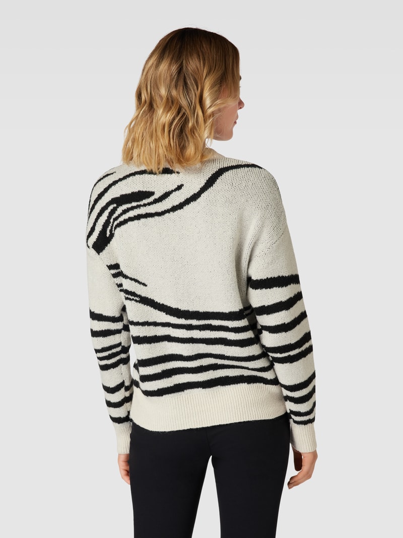 Strickpullover mit überschnittenen Schultern Modell 'ALIRA' in offwhite