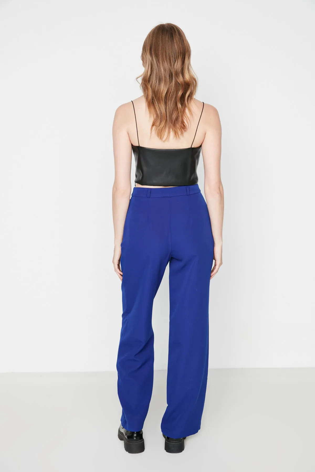 Trendyol Collection  Blaue, gewebte Hose mit hoher Taille und weitem Bein/Plissee mit weitem Bein TWOAW21PL0076