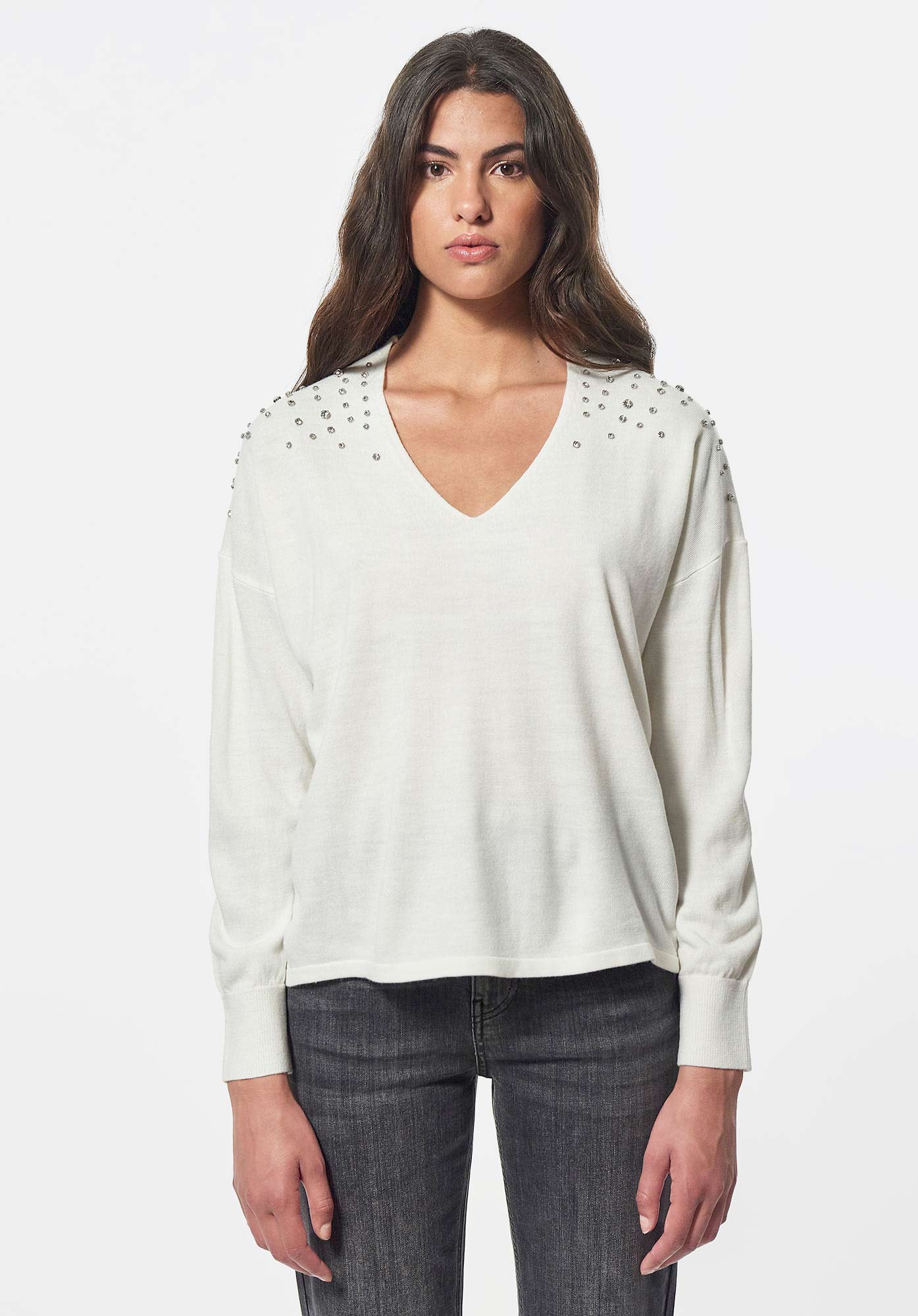 FILE   Pull blanc et strass Femme