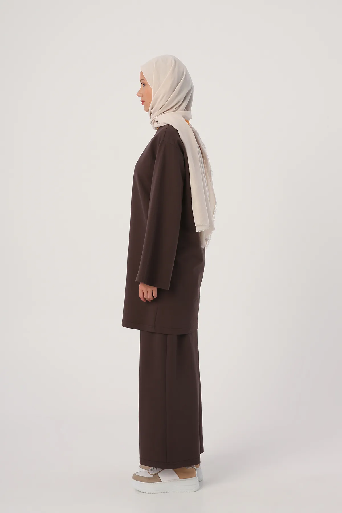 ALLDAY  Bitter Brown Zweifarbiger Alltagsanzug mit Camisole und Taschendetails