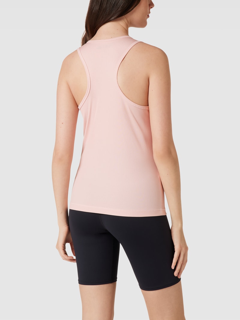 Top mit Label-Patch in rosa