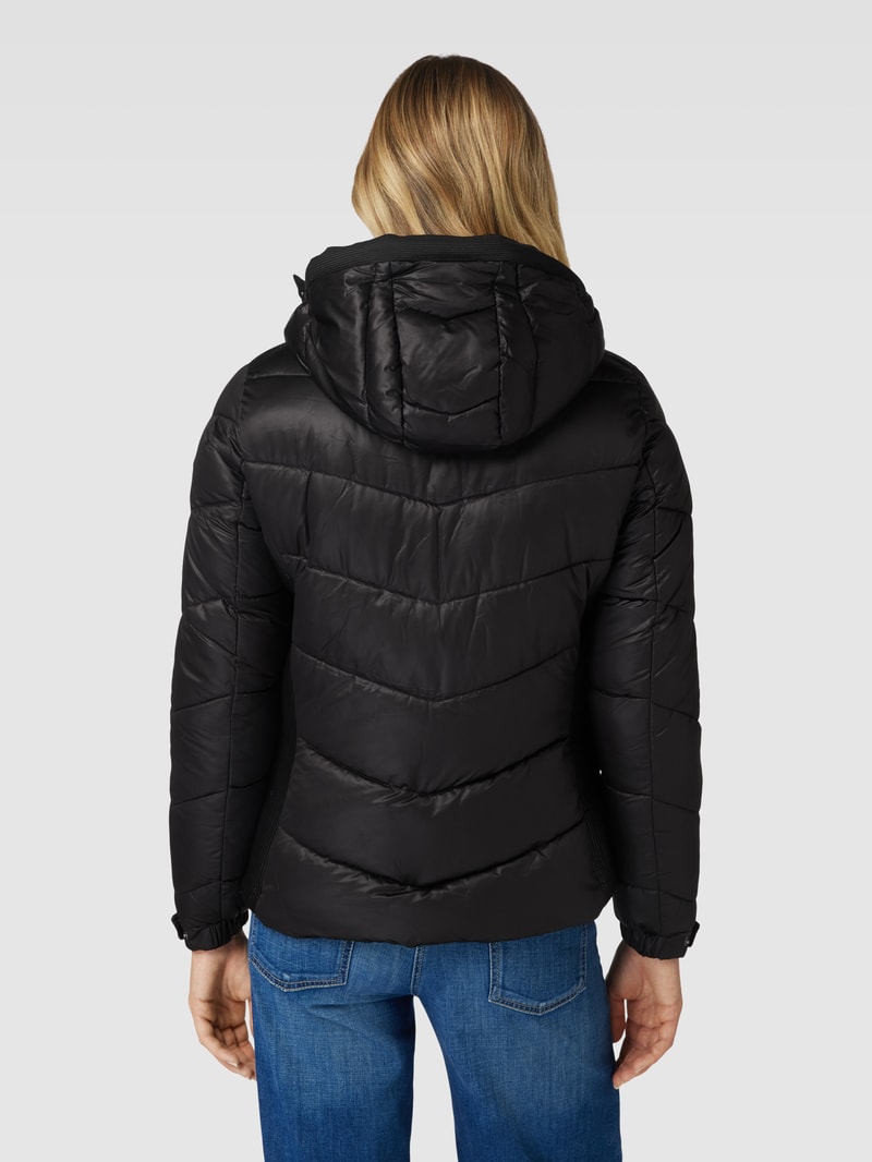 Steppjacke mit Kapuze in schwarz