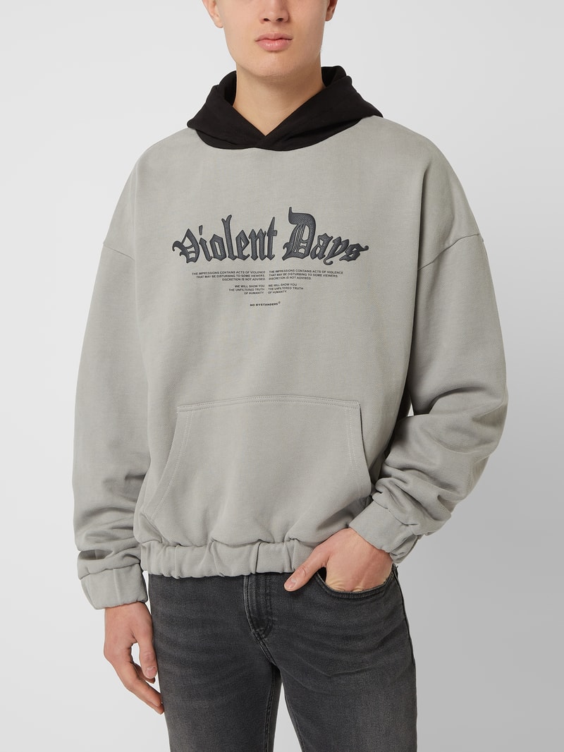 Oversized Hoodie mit Message-Stickerei in mittelgrau