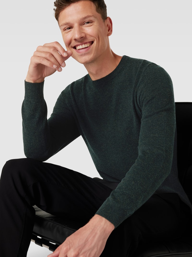 Strickpullover in melierter Optik in dunkelgrün meliert