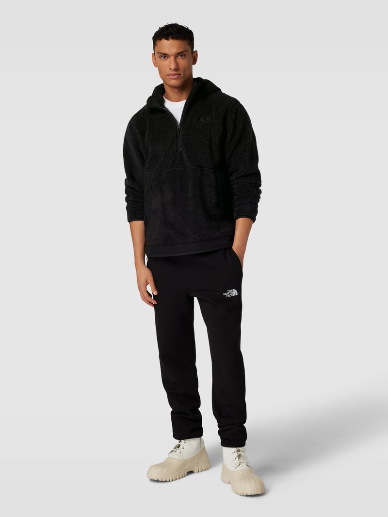 Hoodie aus Teddyfell Modell 'CAMPSHIRE' in schwarz
