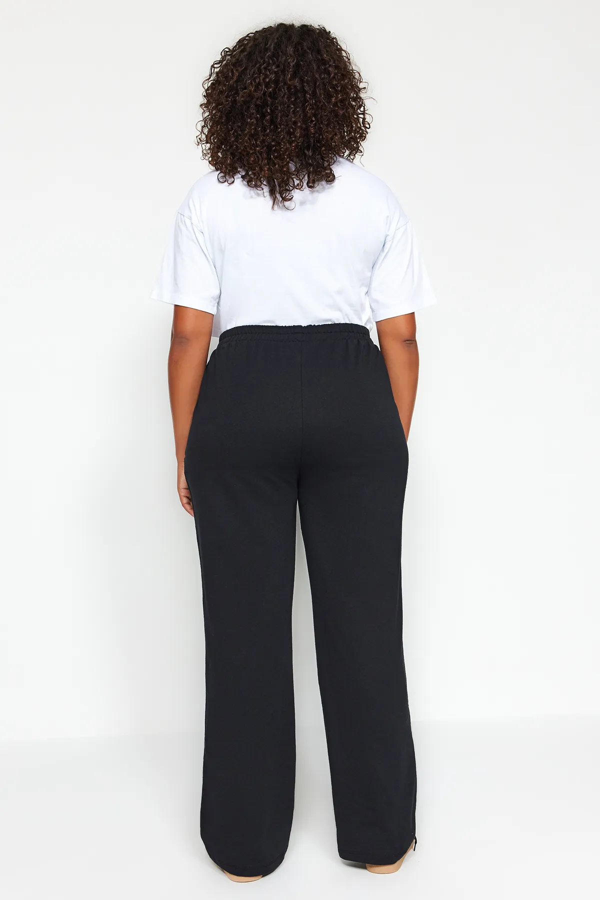 Trendyol Curve  Schwarze dicke Strick-Jogginghose TBBAW24AJ00013