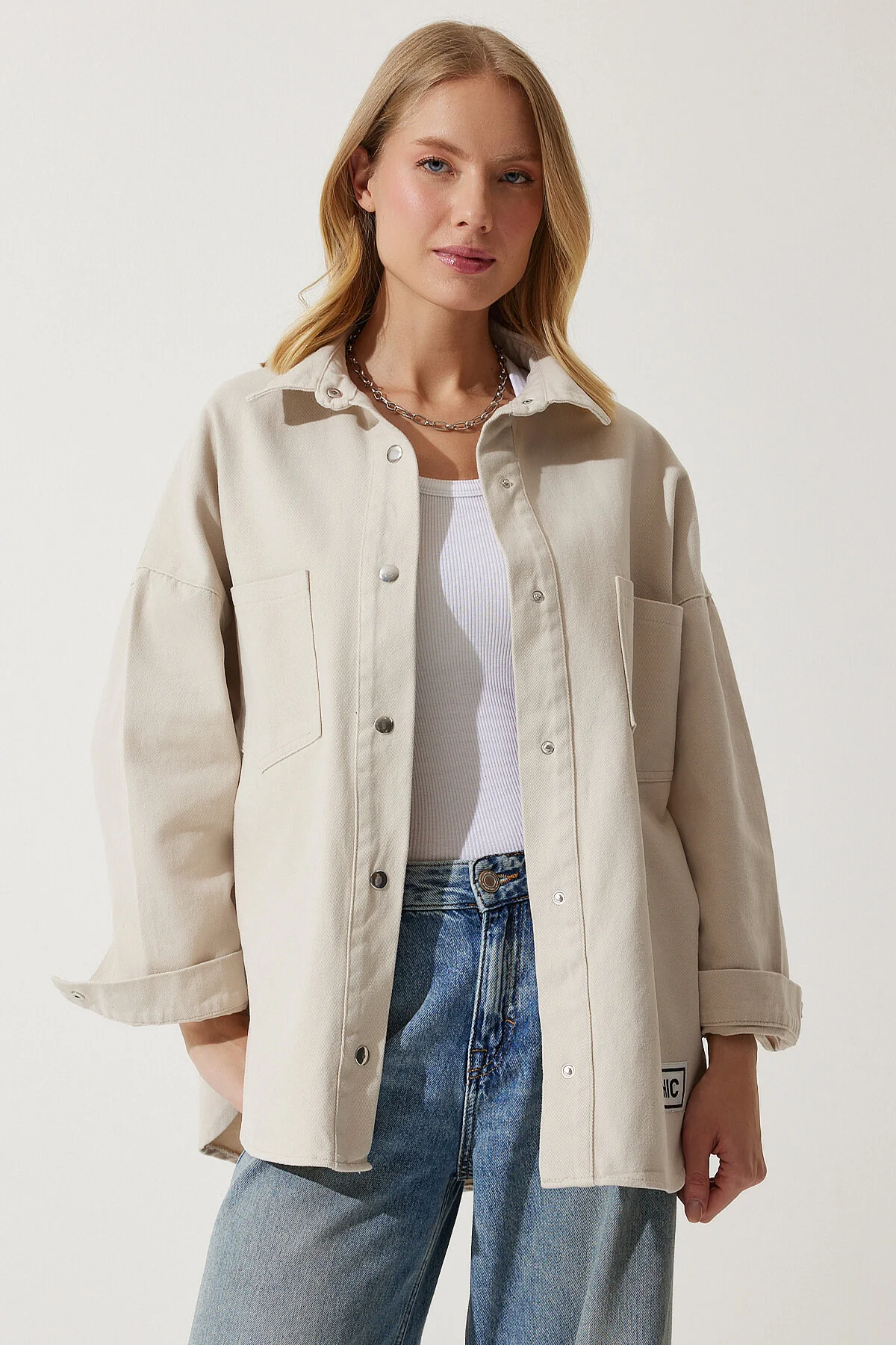 Happiness İstanbul  Cremefarbene Oversize-Gabardine-Jacke für Damen mit Taschen RV00176