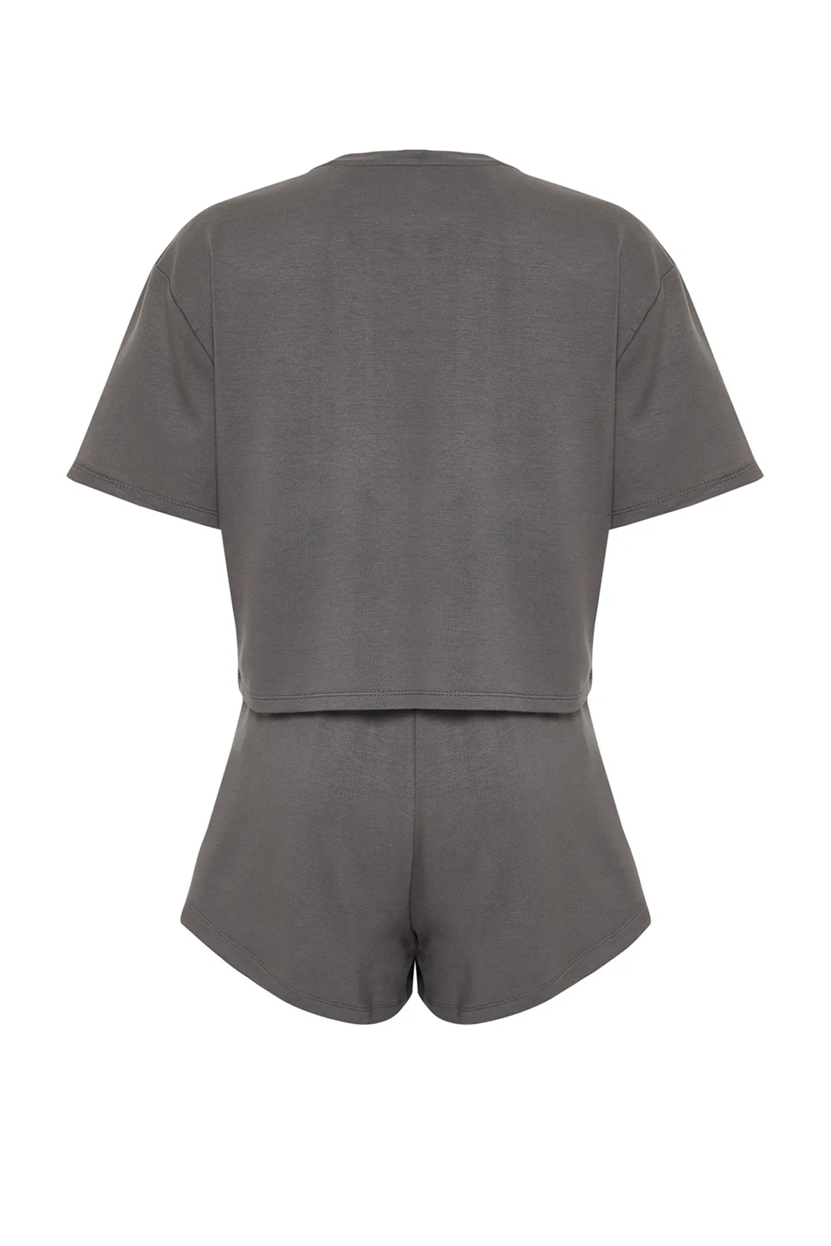 Trendyol Collection  Anthrazitfarbenes Set aus T-Shirt und Shorts mit weichen Knöpfen und Strickoberteil und -unterteil TWOSS24AU00056