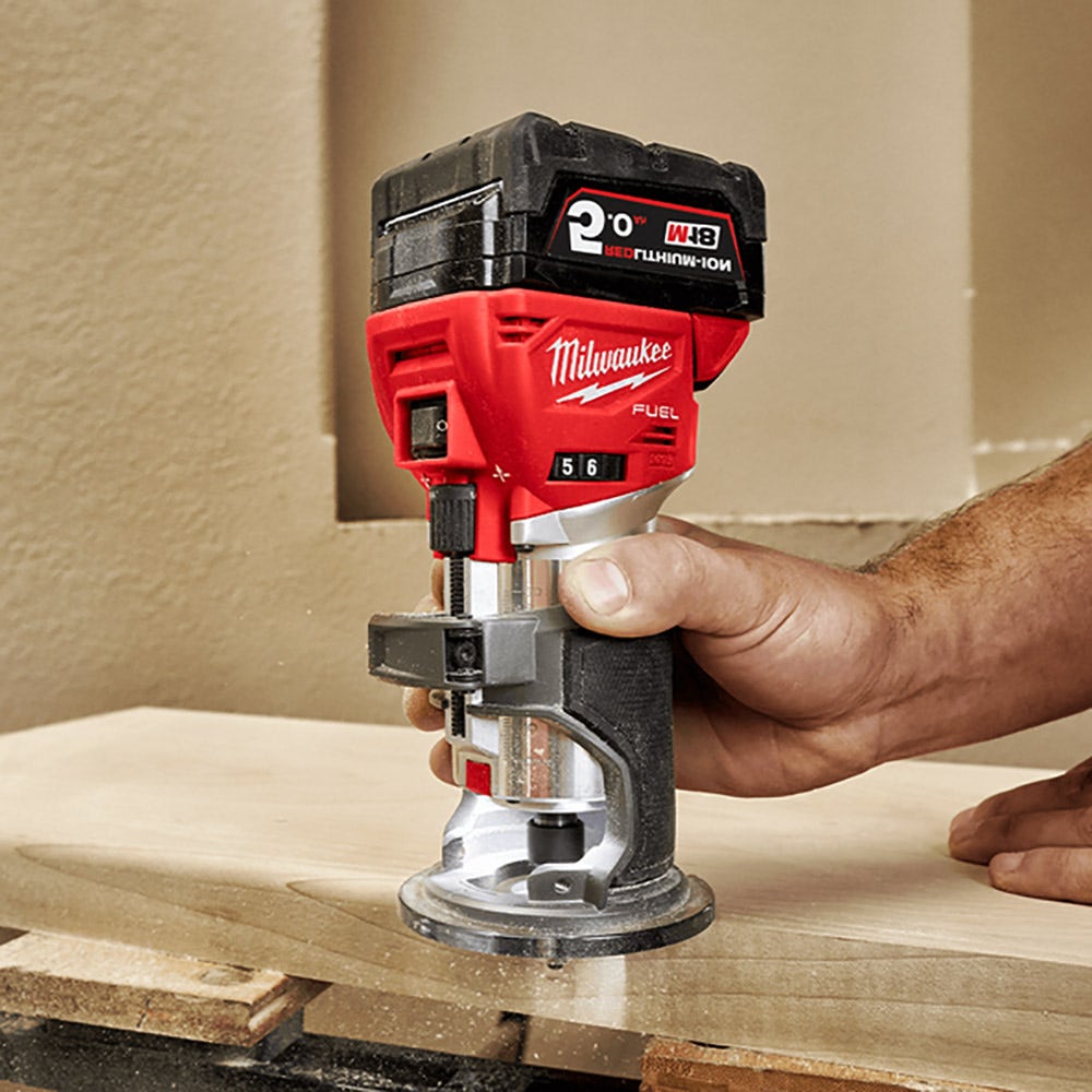 Aparador de laminado MILWAUKEE FUEL™ 18V M18FTR-0