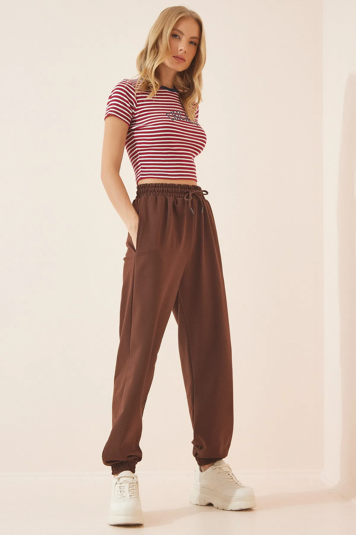 Happiness İstanbul  Braune lockere Jogginghose für Damen AP00164