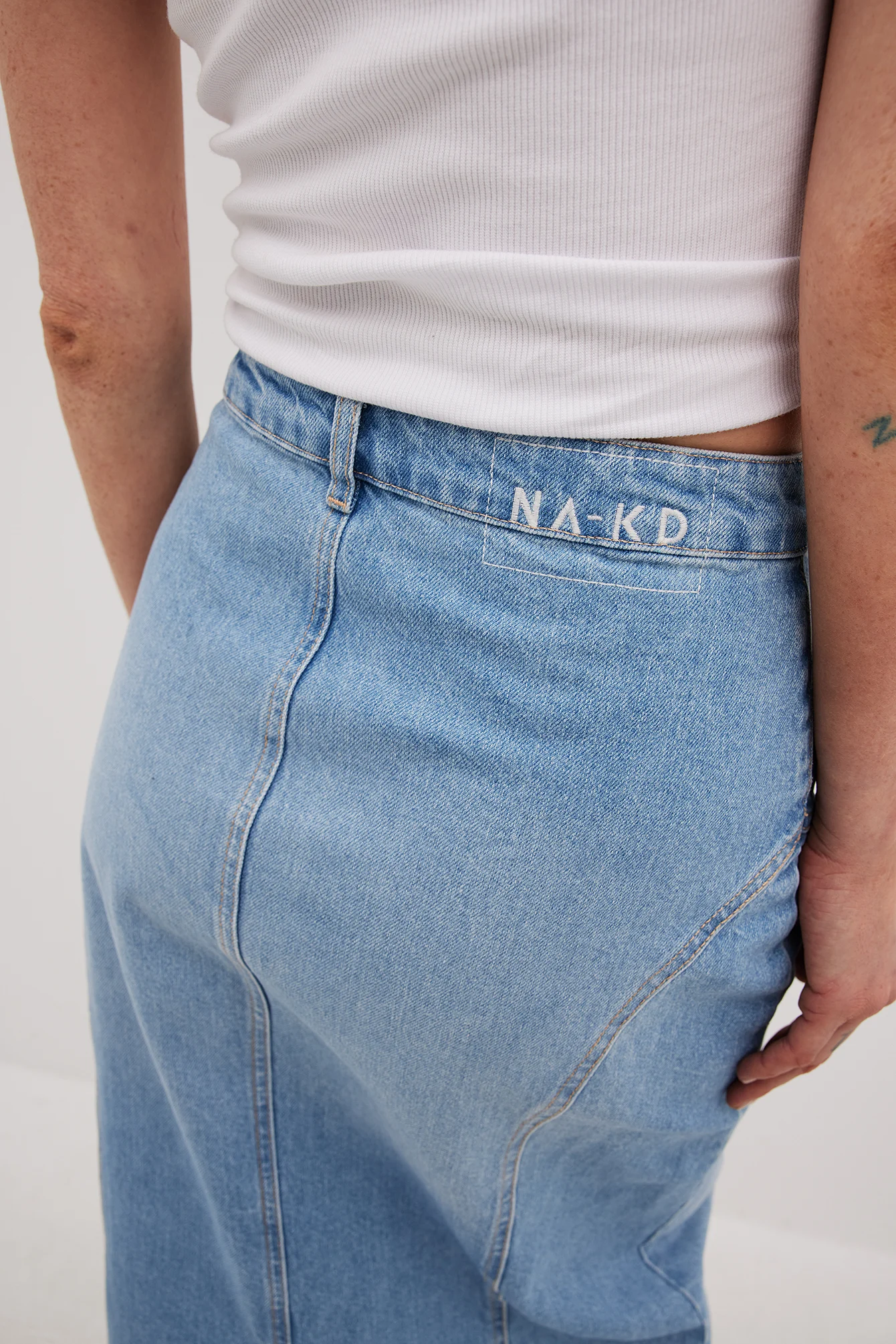 Recycelter Maxirock aus Denim