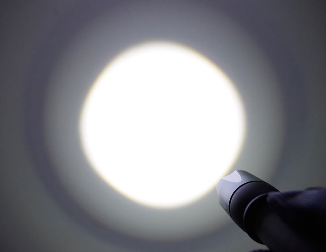 e.s. LED-Akku-Stabtaschenlampe FL5