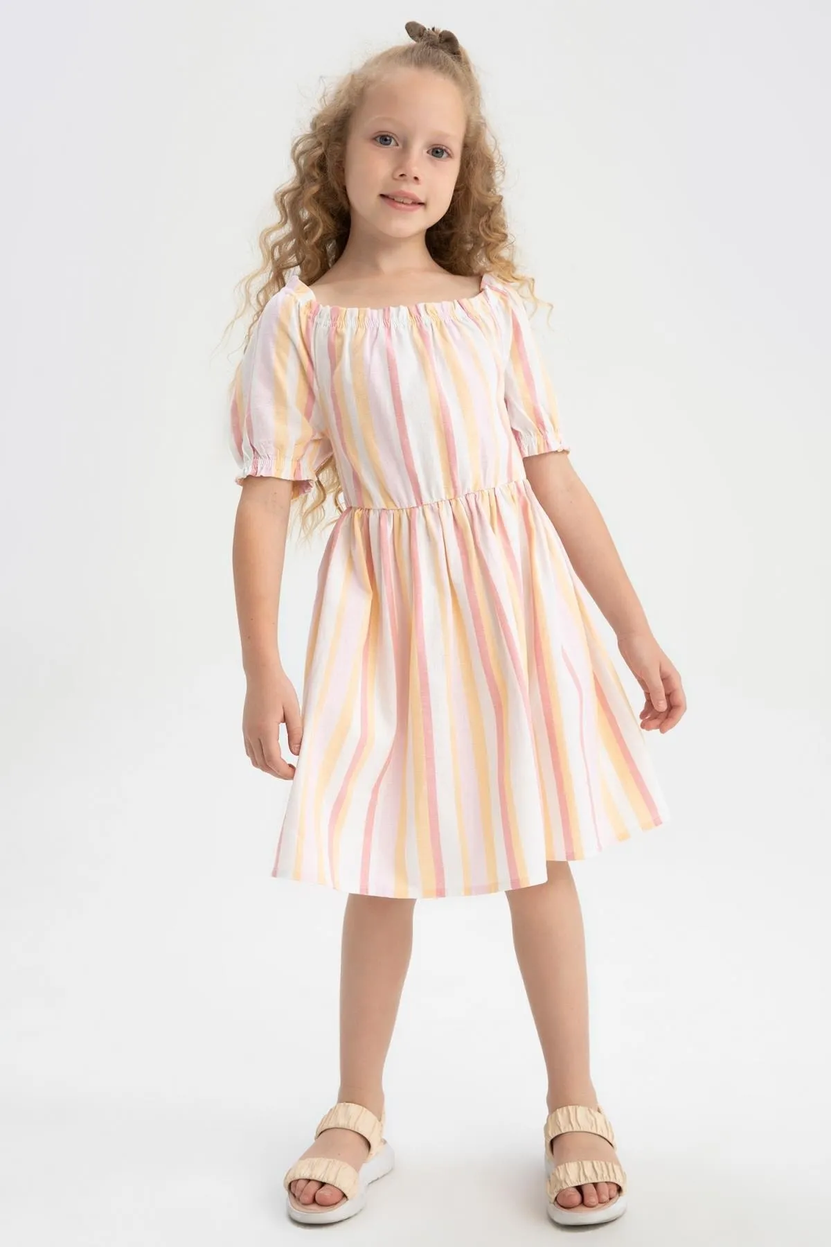 DeFacto  Gestreiftes Kurzarmkleid aus Baumwollleinen für Mädchen W7755a622sm