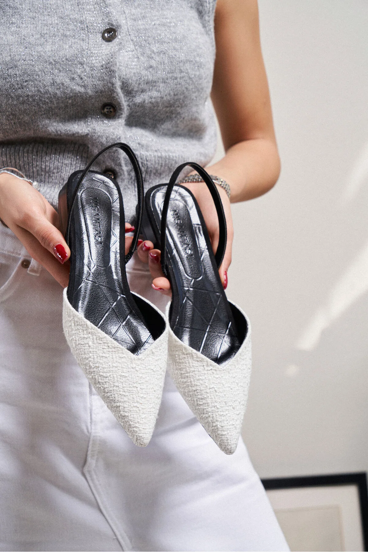 NİŞANTAŞI SHOES  Lorenzo Weißer Kelim-Ballerina für Damen mit spitzer Zehenpartie und elastischem Rücken