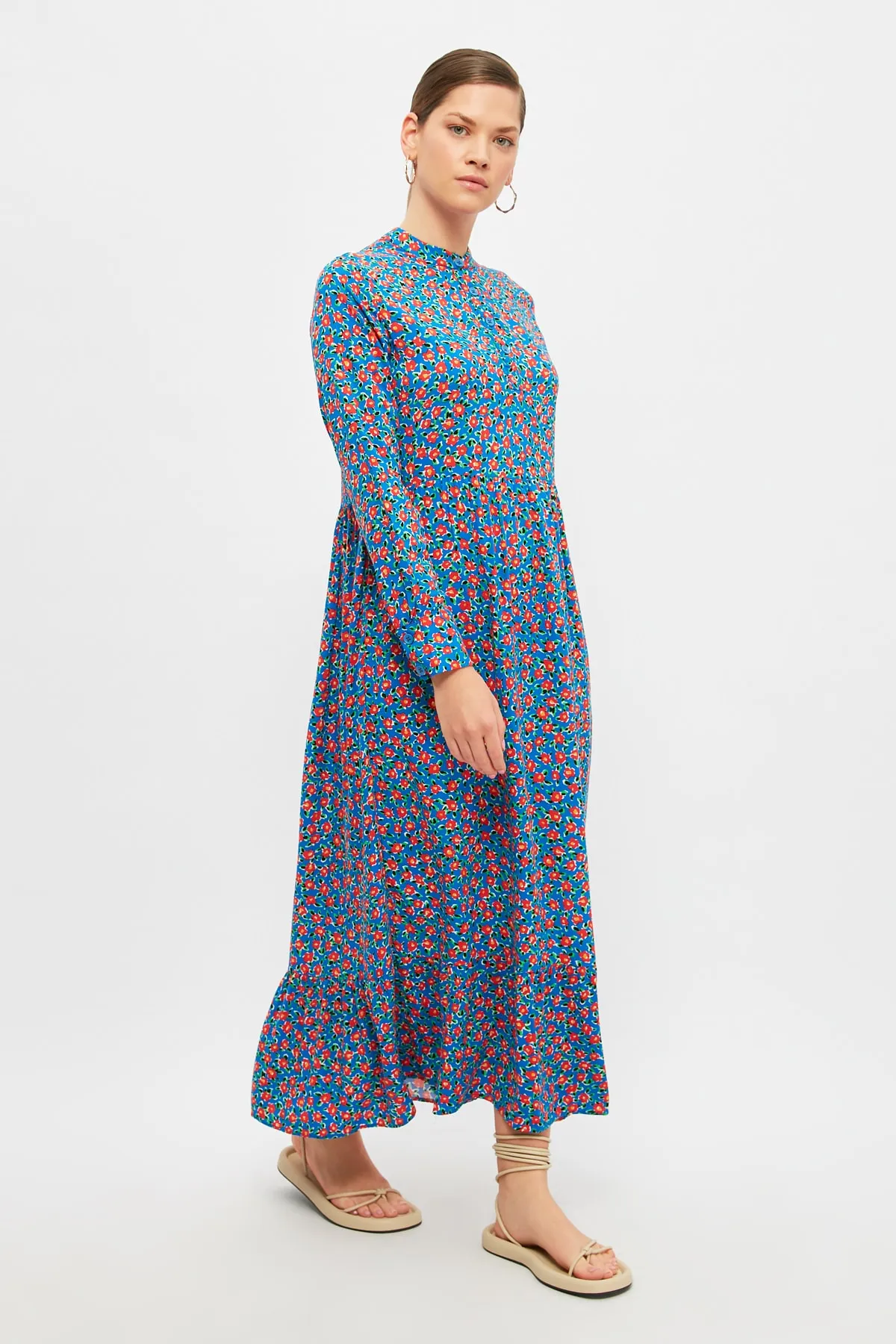 Trendyol Modest  Blaues, gewebtes Kleid mit Blumenmuster und weiter Passform TCTSS21EL4051