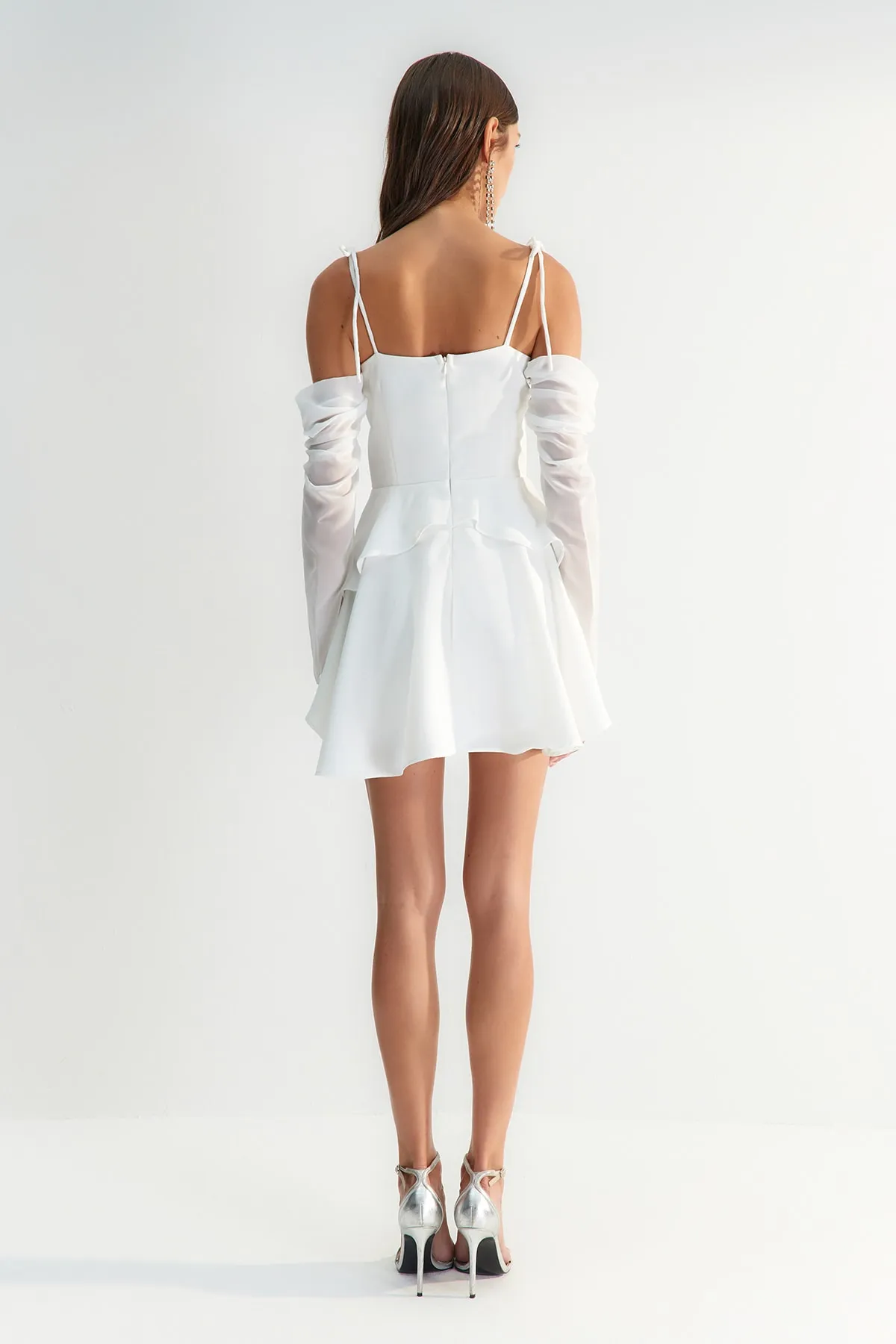 Trendyol Collection  X Zeynep Tosun Ecru Volant Shiny Stone Brautkleid TCLSS23EL00014