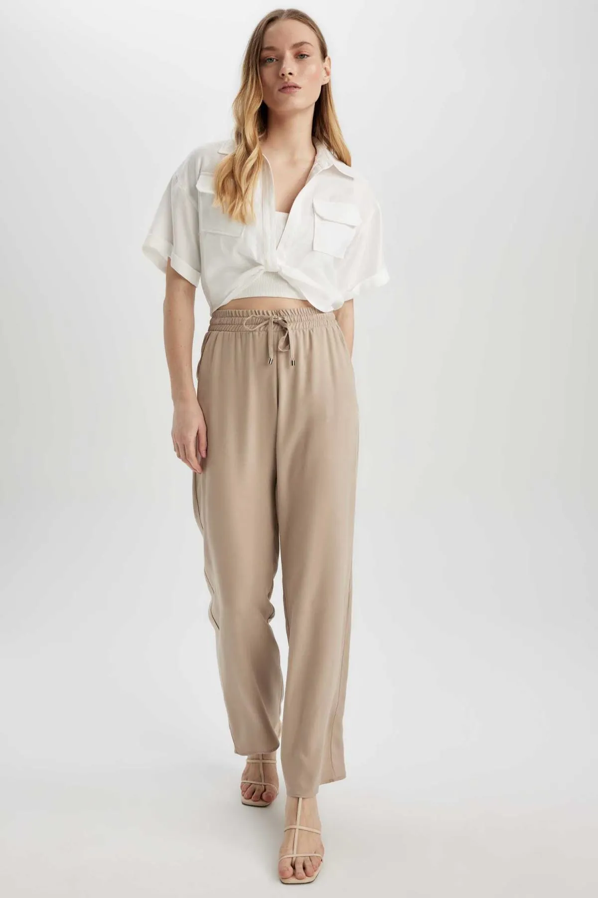 DeFacto  Florida Florida-Hose aus Viskose mit hoher Taille und weitem Bein und Taschen, J8738az23sm