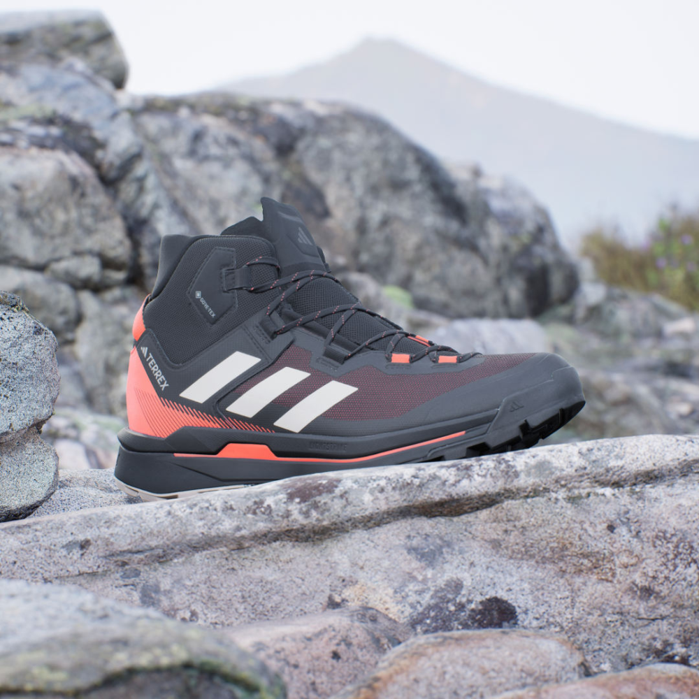 adidas Skychaser Tech ID3426 / schwarz