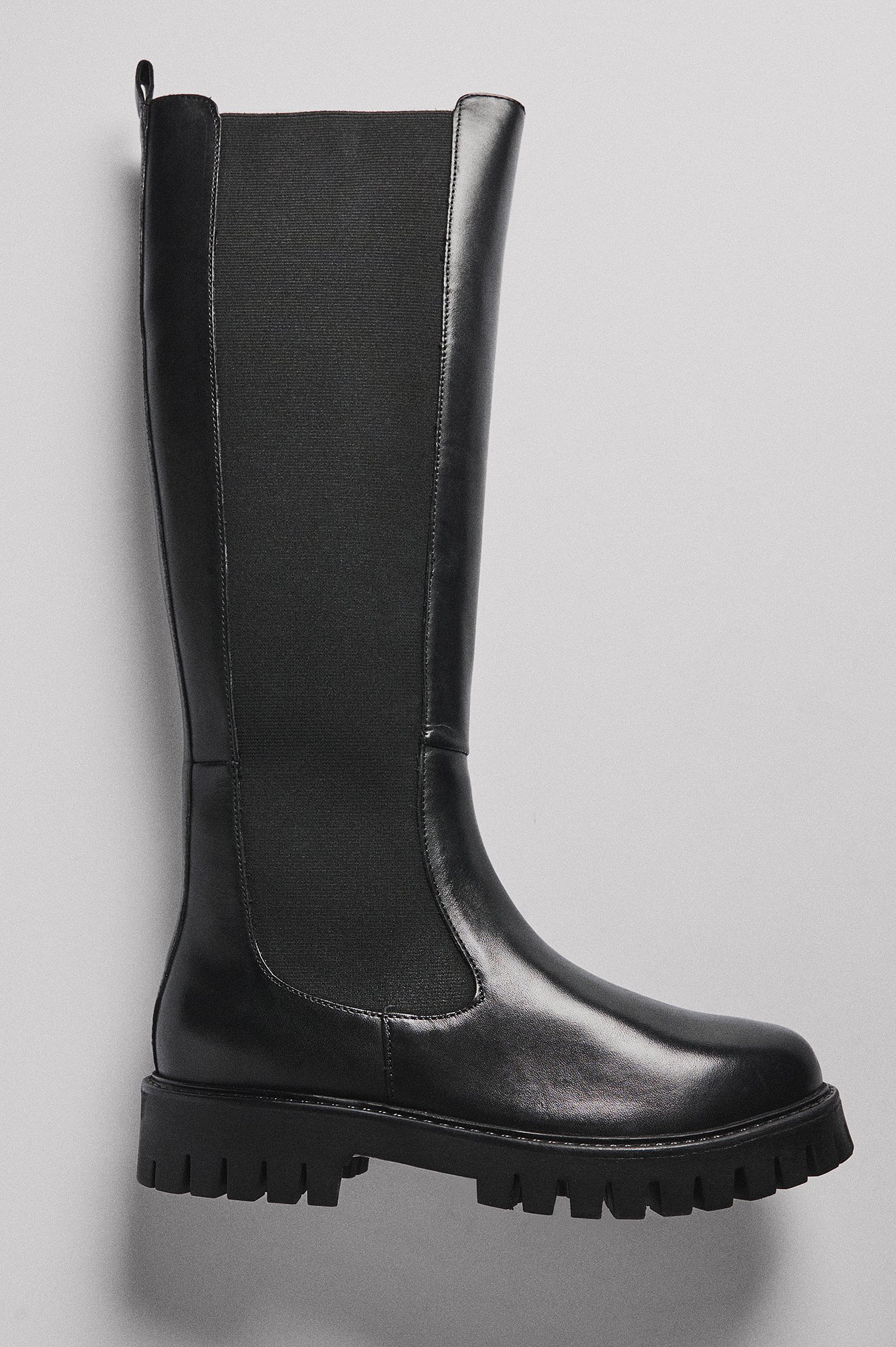Kniehohe, elastische Lederstiefel