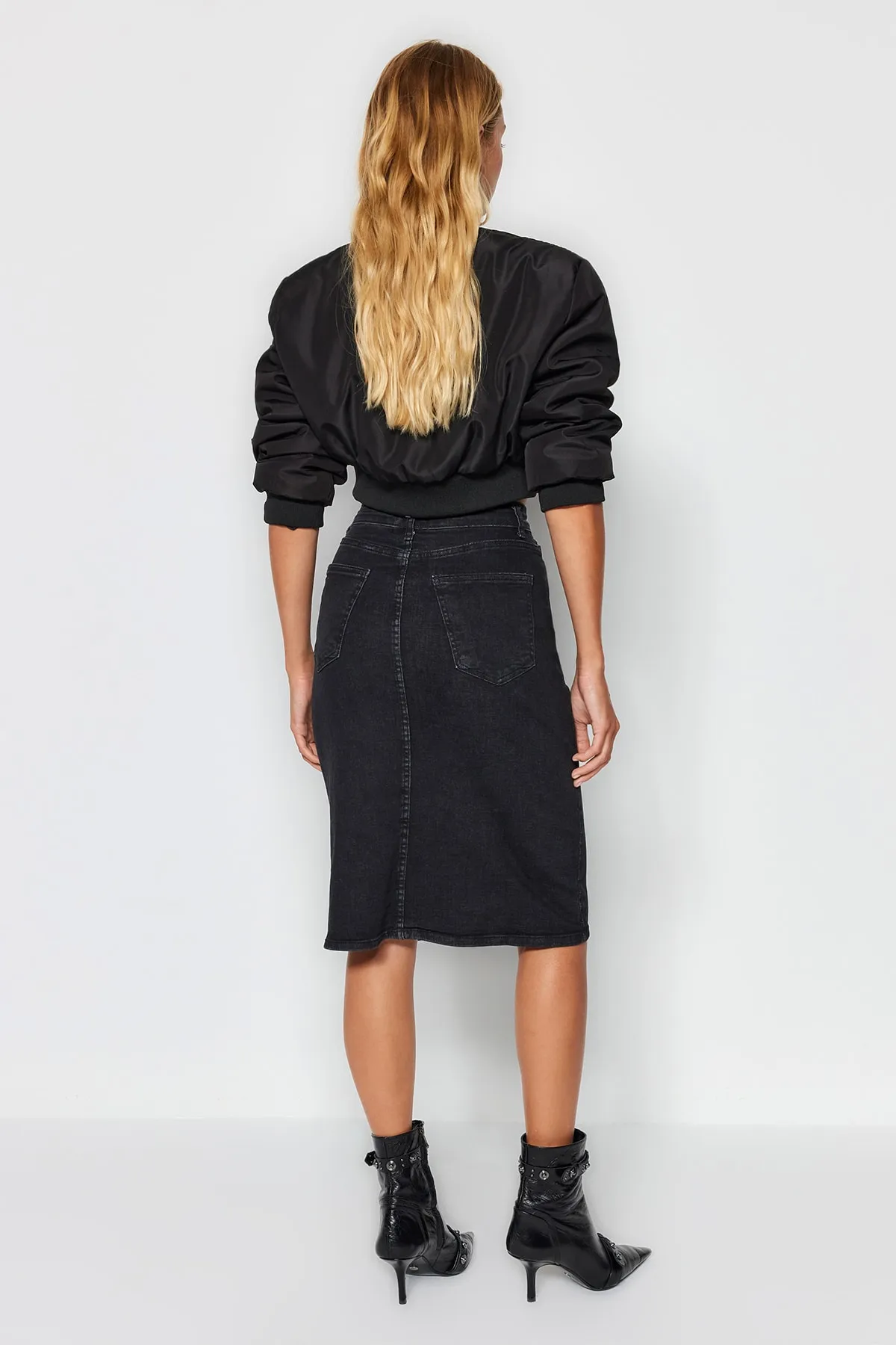 Trendyol Collection  Schwarzer Midi-Bleistift-Jeansrock mit hoher Taille TWOSS21ET0297