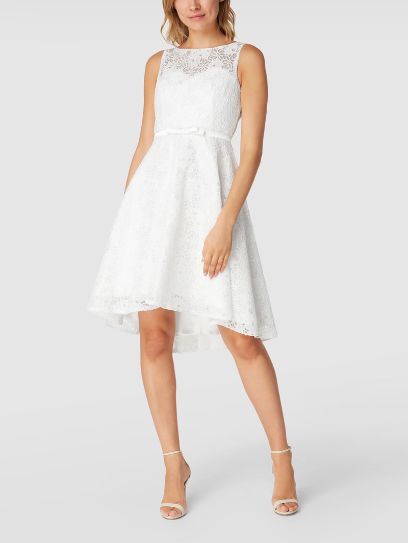 Brautkleid mit floraler Spitze in weiß