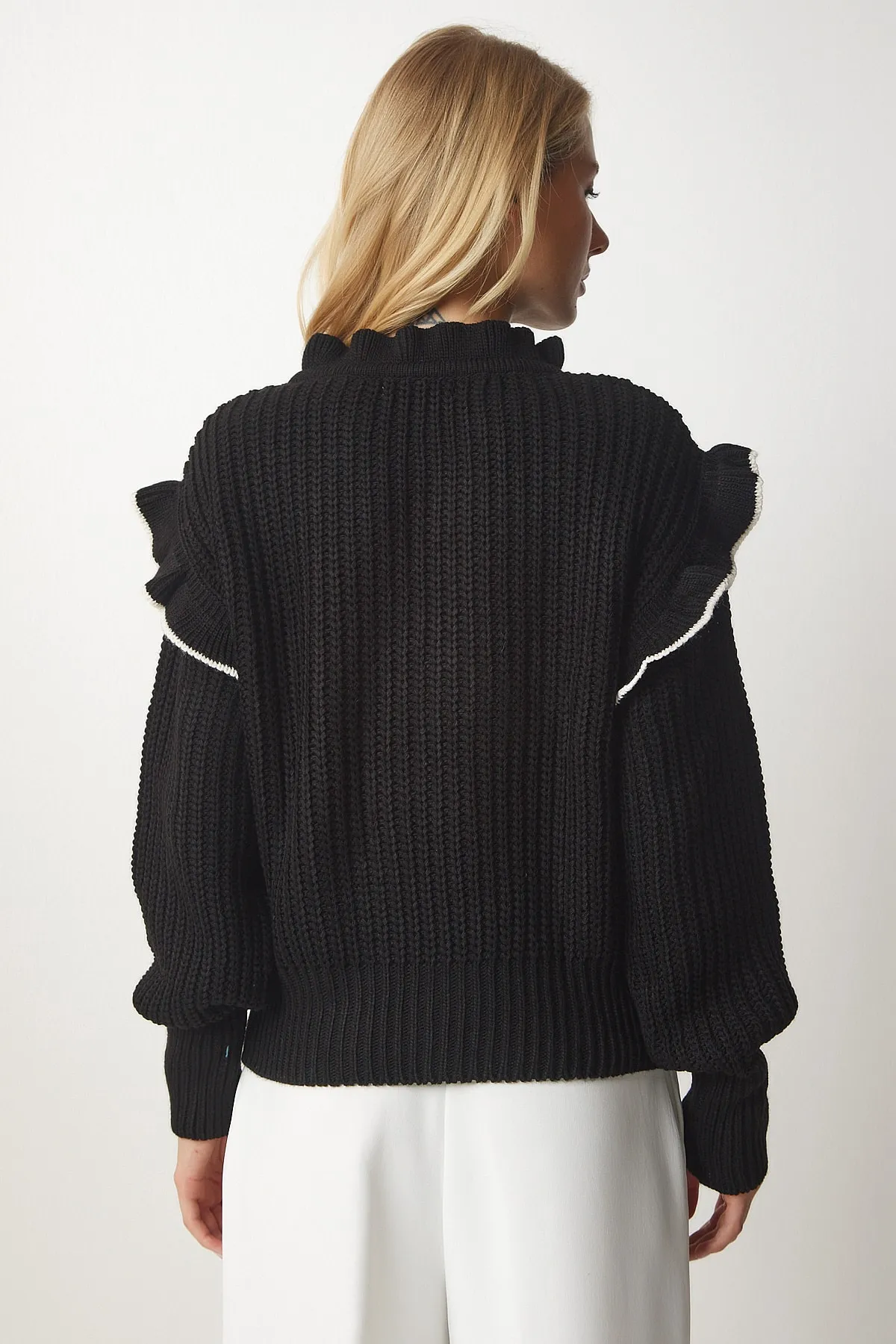 Happiness İstanbul  Schwarzer Strickpullover mit Rüschenkragen und Schleife für Damen MT00112