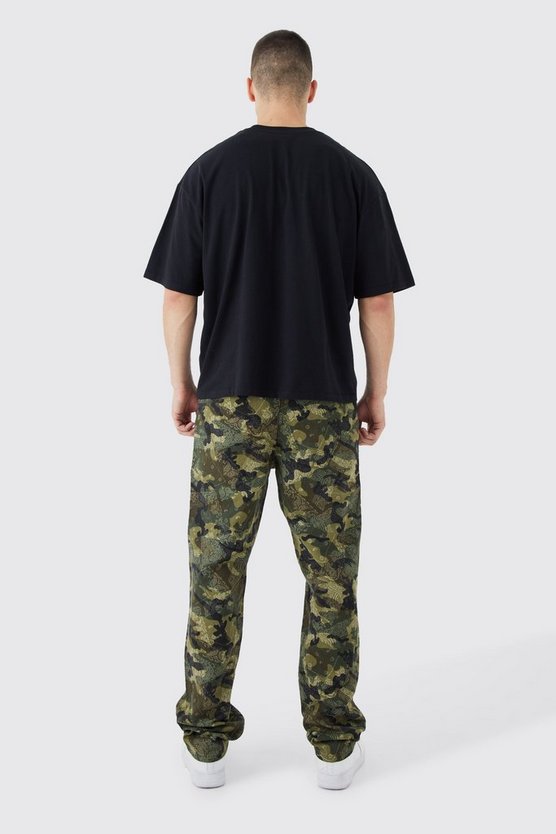 Tall gerade Camouflage Cargohose mit Bandana-Print