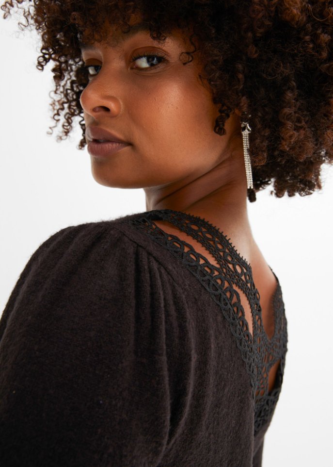 Strickkleid mit Häkelspitze