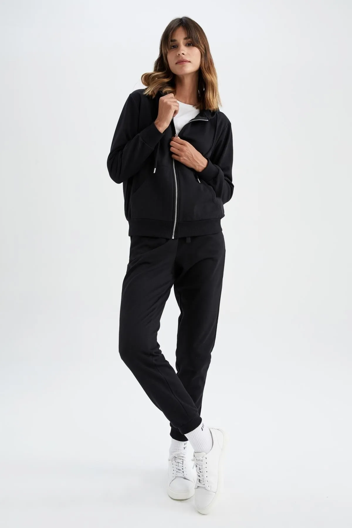 DeFacto  Normal geschnittene Basic-Jogginghose aus dünnem Sweatshirtstoff mit Taschen