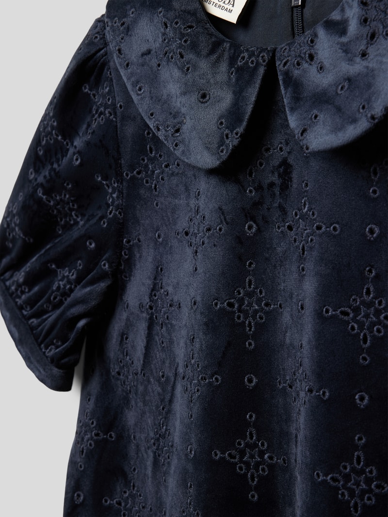 Knielanges Kleid mit Bubikragen in blau