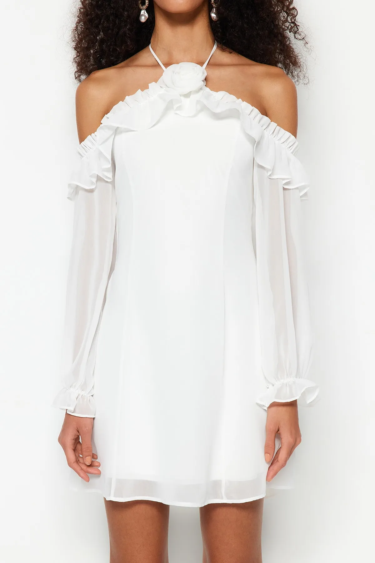 Trendyol Collection  Ecru gefüttertes, bedrucktes Chiffon-Brautabendkleid TPRSS23EL00131